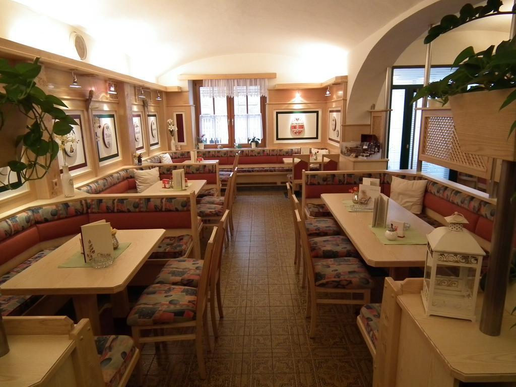 Hotel Die Traube Admont Bagian luar foto