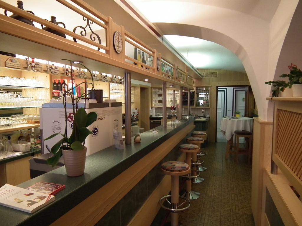 Hotel Die Traube Admont Bagian luar foto