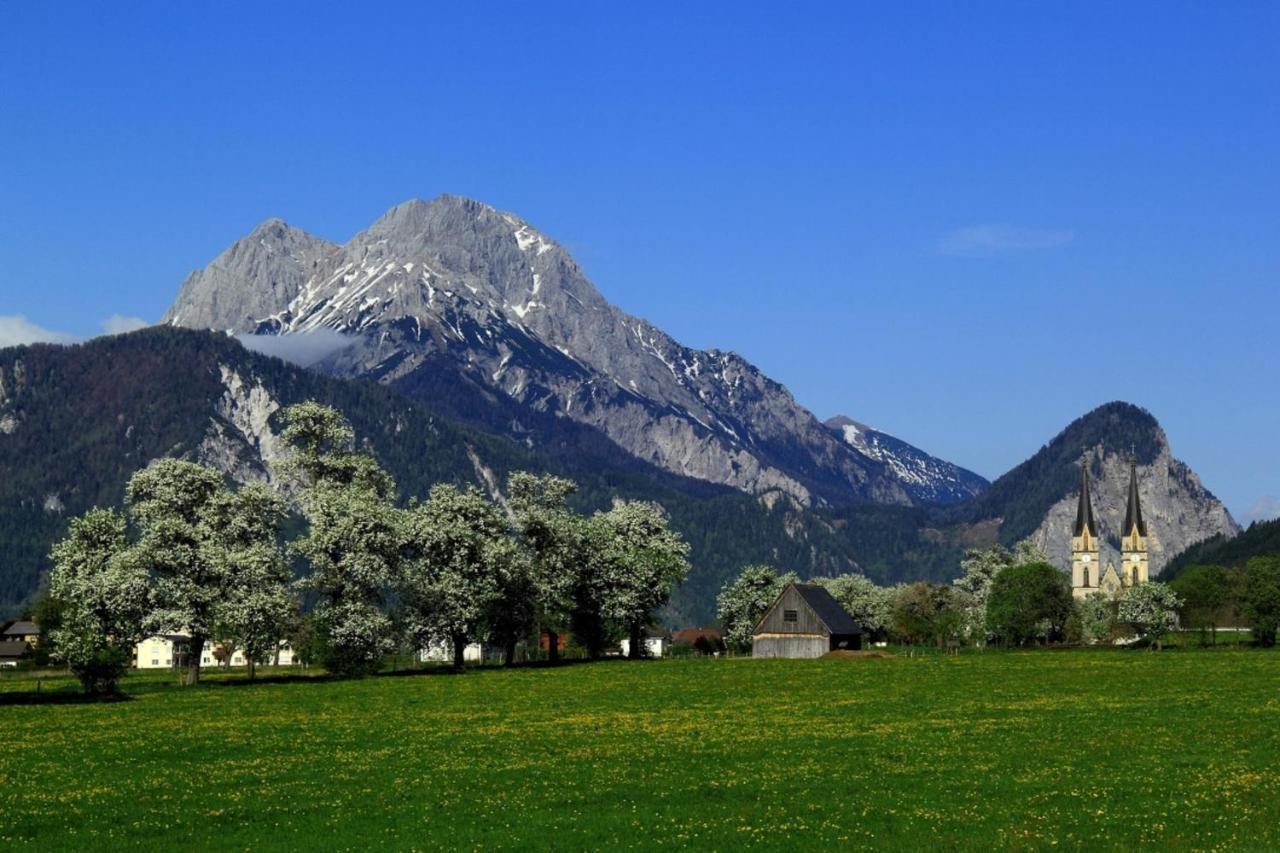 Hotel Die Traube Admont Bagian luar foto