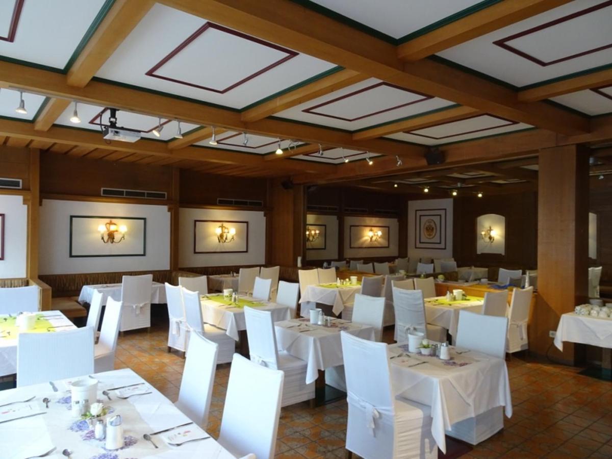 Hotel Die Traube Admont Bagian luar foto