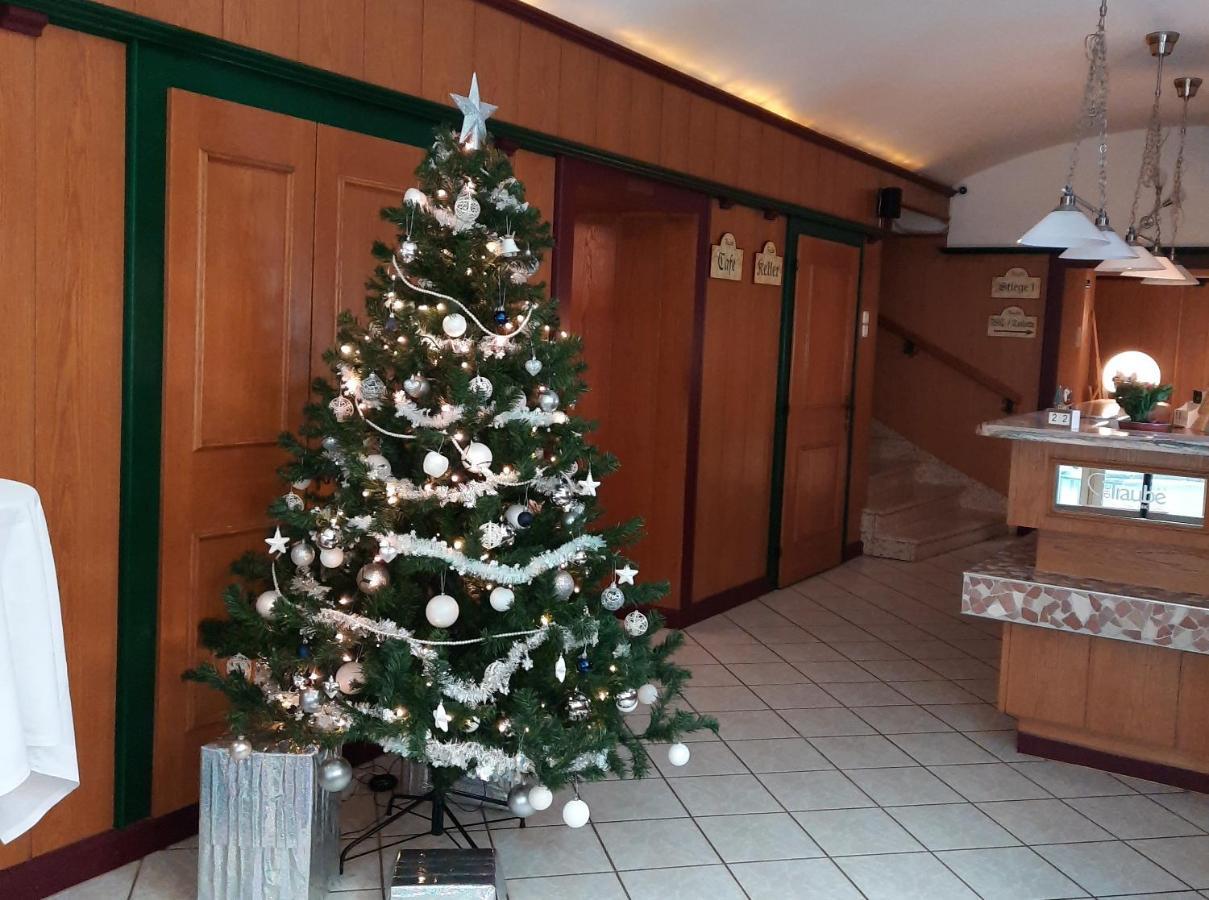 Hotel Die Traube Admont Bagian luar foto