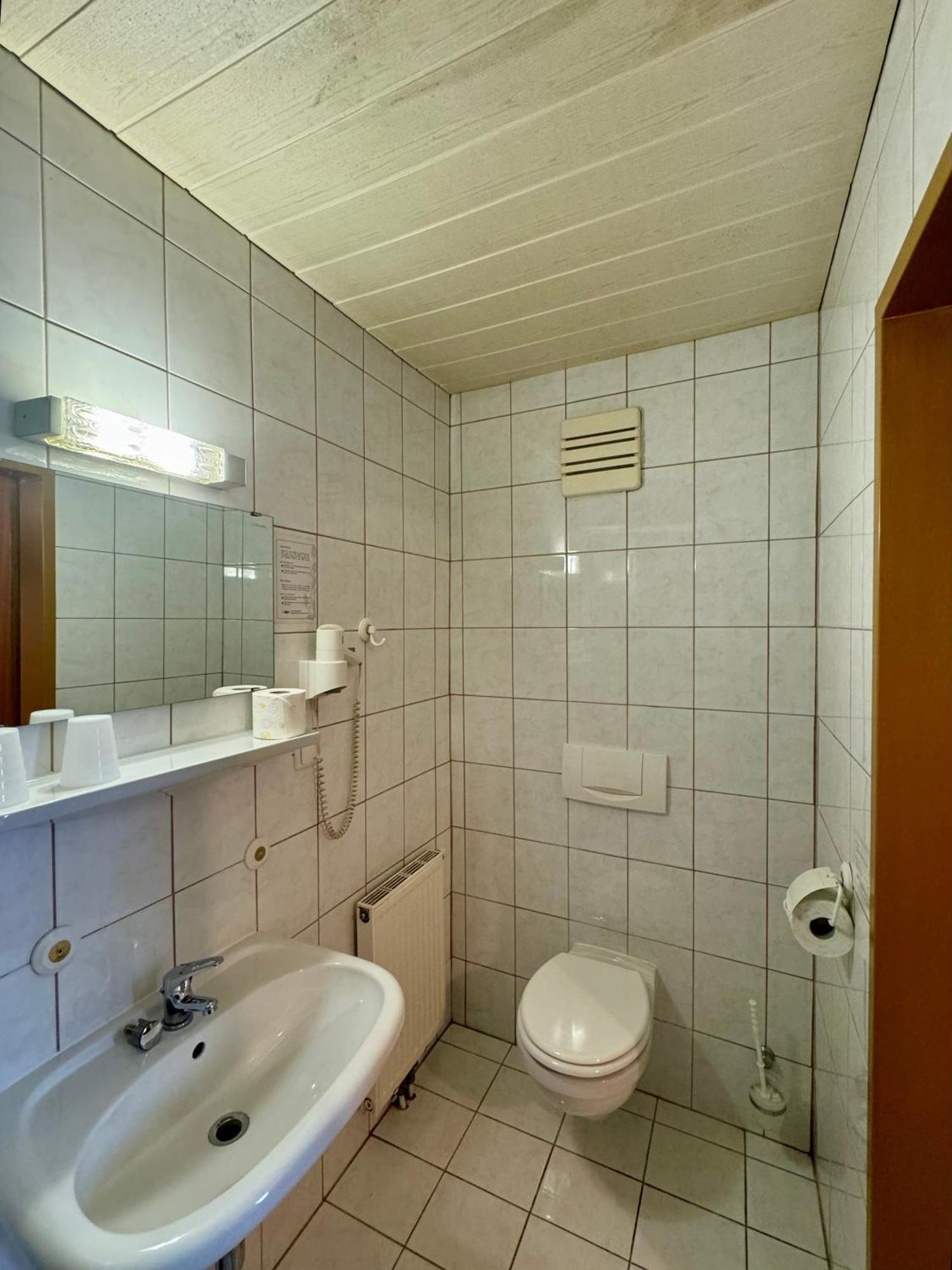 Hotel Die Traube Admont Bagian luar foto