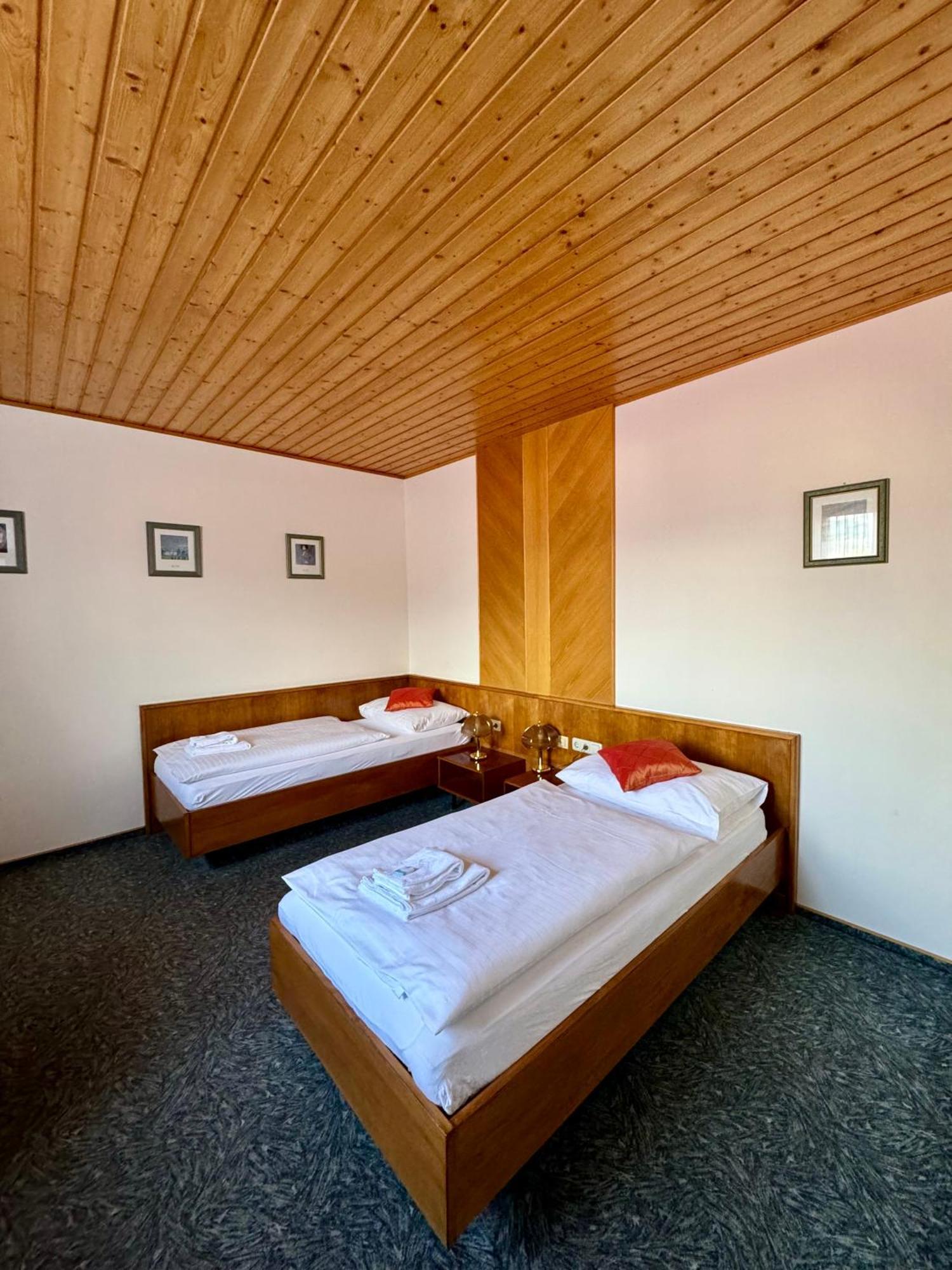 Hotel Die Traube Admont Bagian luar foto