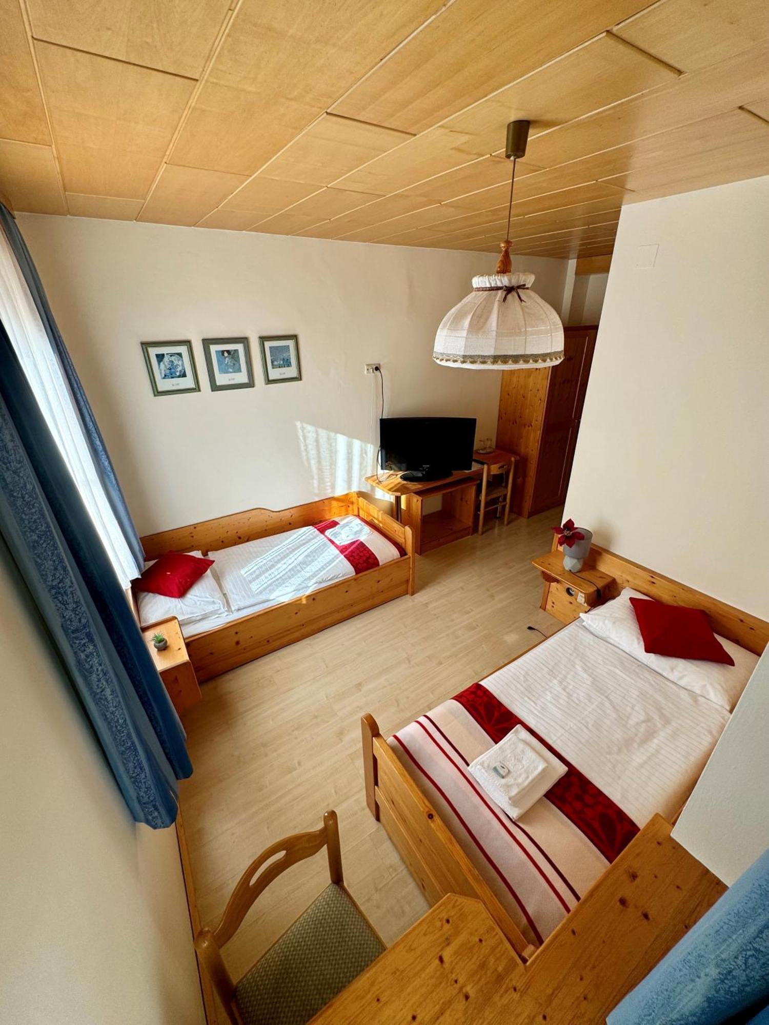 Hotel Die Traube Admont Bagian luar foto