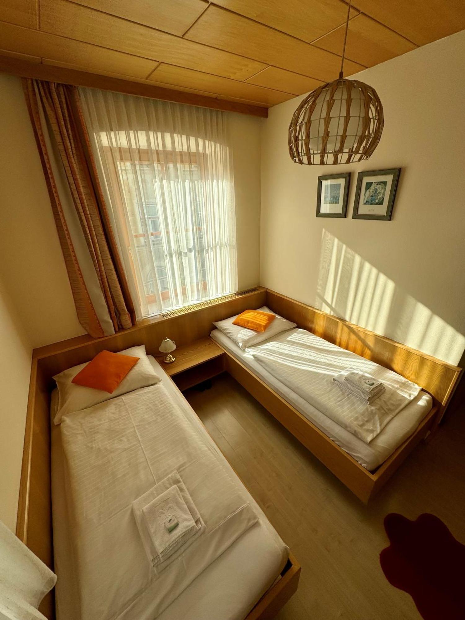 Hotel Die Traube Admont Bagian luar foto
